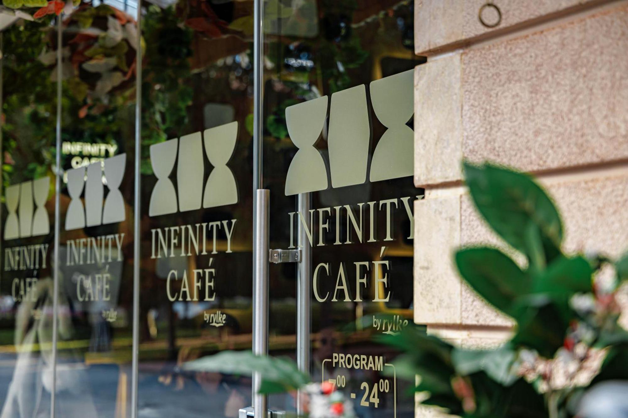 Pensiunea Infinity Targu Jiu Ngoại thất bức ảnh