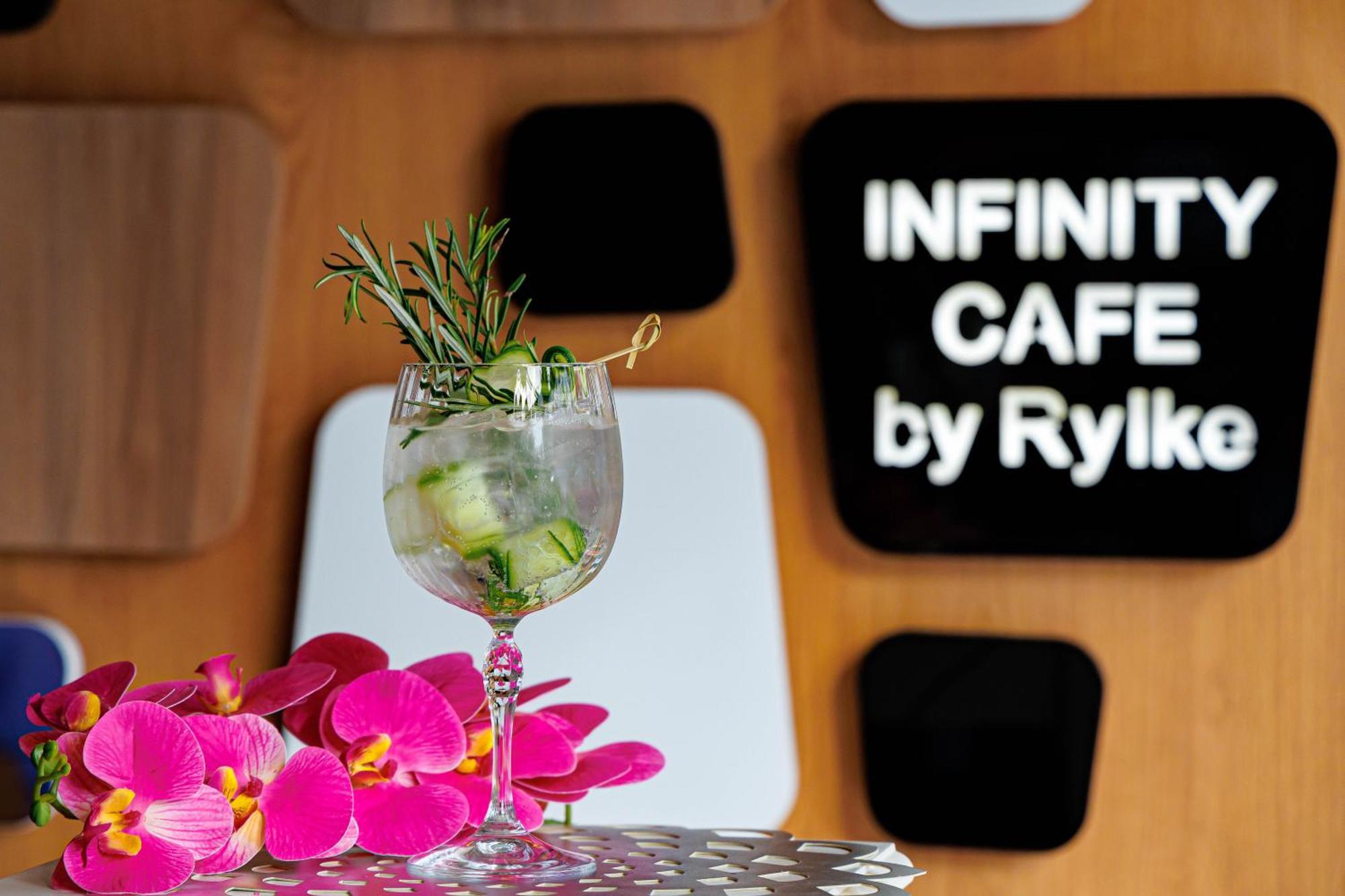 Pensiunea Infinity Targu Jiu Ngoại thất bức ảnh